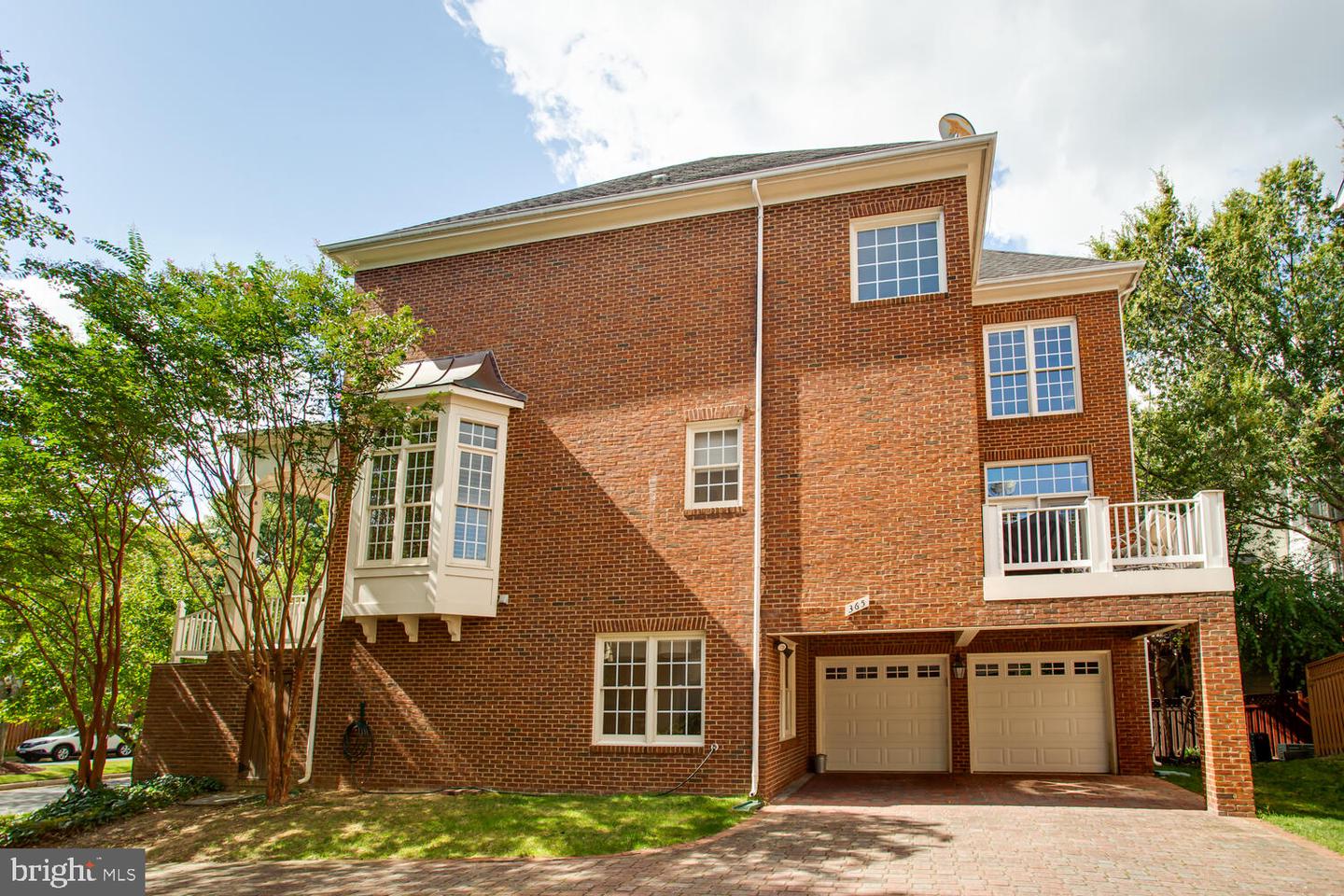 365 CAMERON STATION BLVD, ALEXANDRIA, Virginia 22304, 4 Bedrooms Bedrooms, 12 Rooms Rooms,3 BathroomsBathrooms,Residential,For sale,365 CAMERON STATION BLVD,VAAX2050474 MLS # VAAX2050474