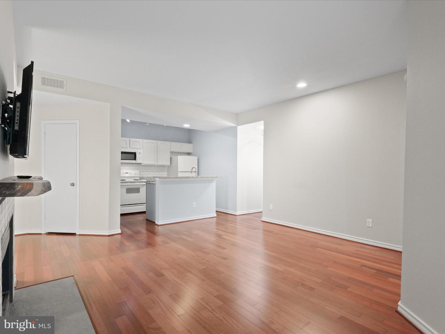12161 PENDERVIEW TER #906, FAIRFAX, Virginia 22033, 2 Bedrooms Bedrooms, ,1 BathroomBathrooms,Residential,For sale,12161 PENDERVIEW TER #906,VAFX2272622 MLS # VAFX2272622