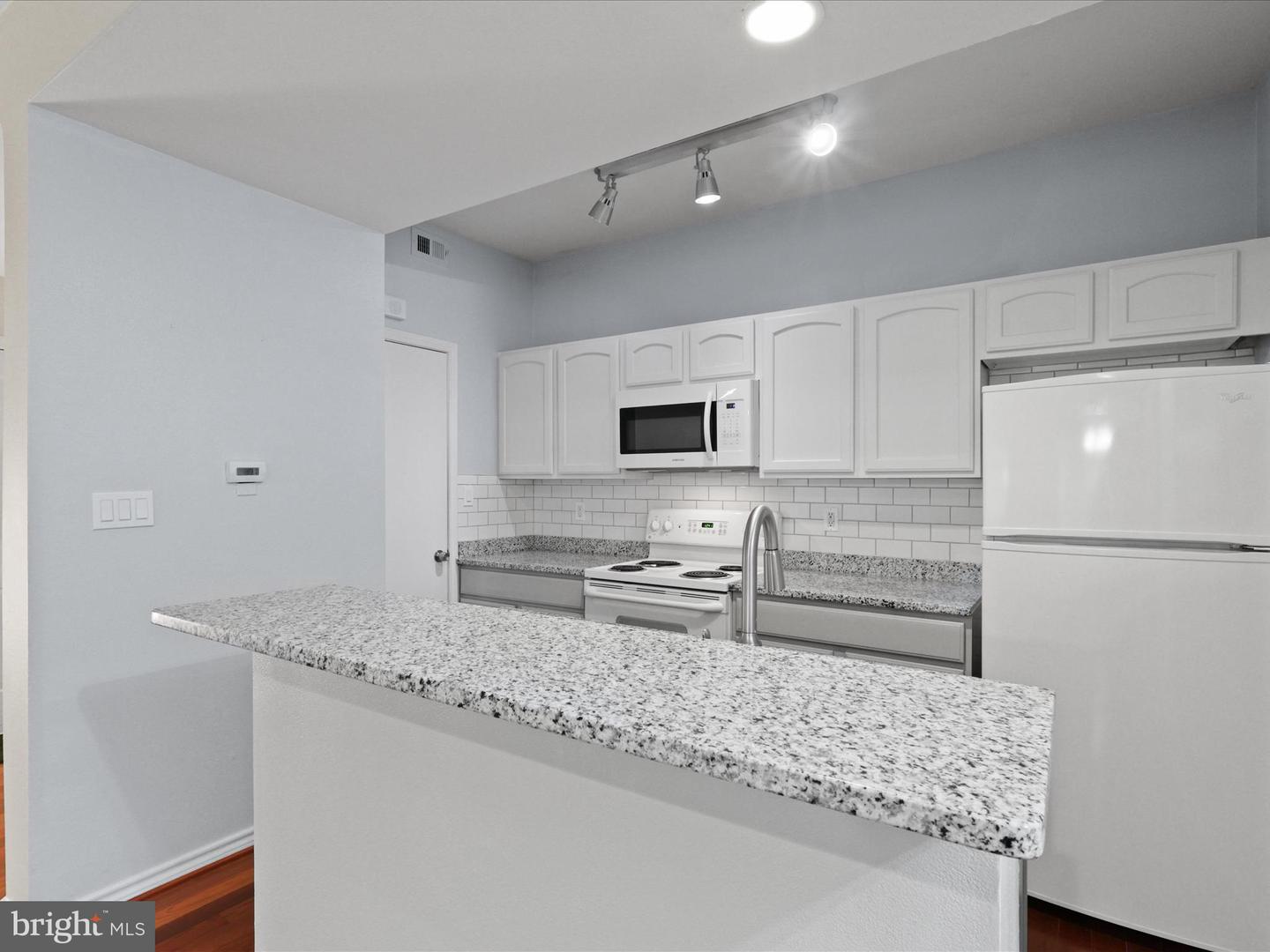 12161 PENDERVIEW TER #906, FAIRFAX, Virginia 22033, 2 Bedrooms Bedrooms, ,1 BathroomBathrooms,Residential,For sale,12161 PENDERVIEW TER #906,VAFX2272622 MLS # VAFX2272622