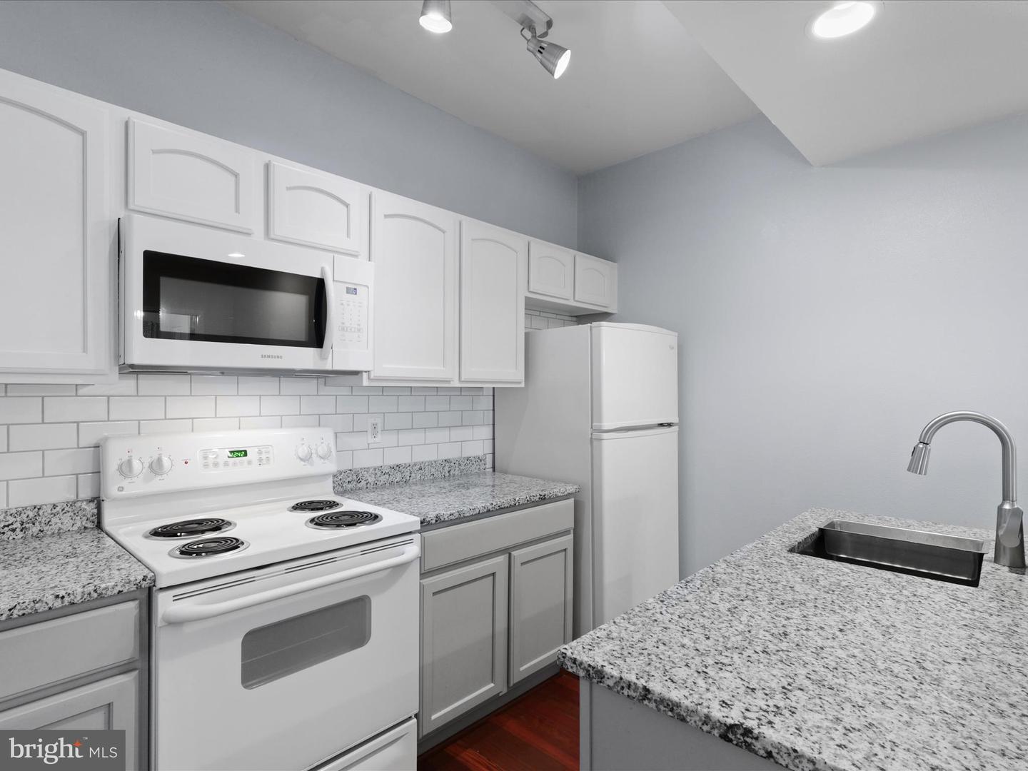 12161 PENDERVIEW TER #906, FAIRFAX, Virginia 22033, 2 Bedrooms Bedrooms, ,1 BathroomBathrooms,Residential,For sale,12161 PENDERVIEW TER #906,VAFX2272622 MLS # VAFX2272622