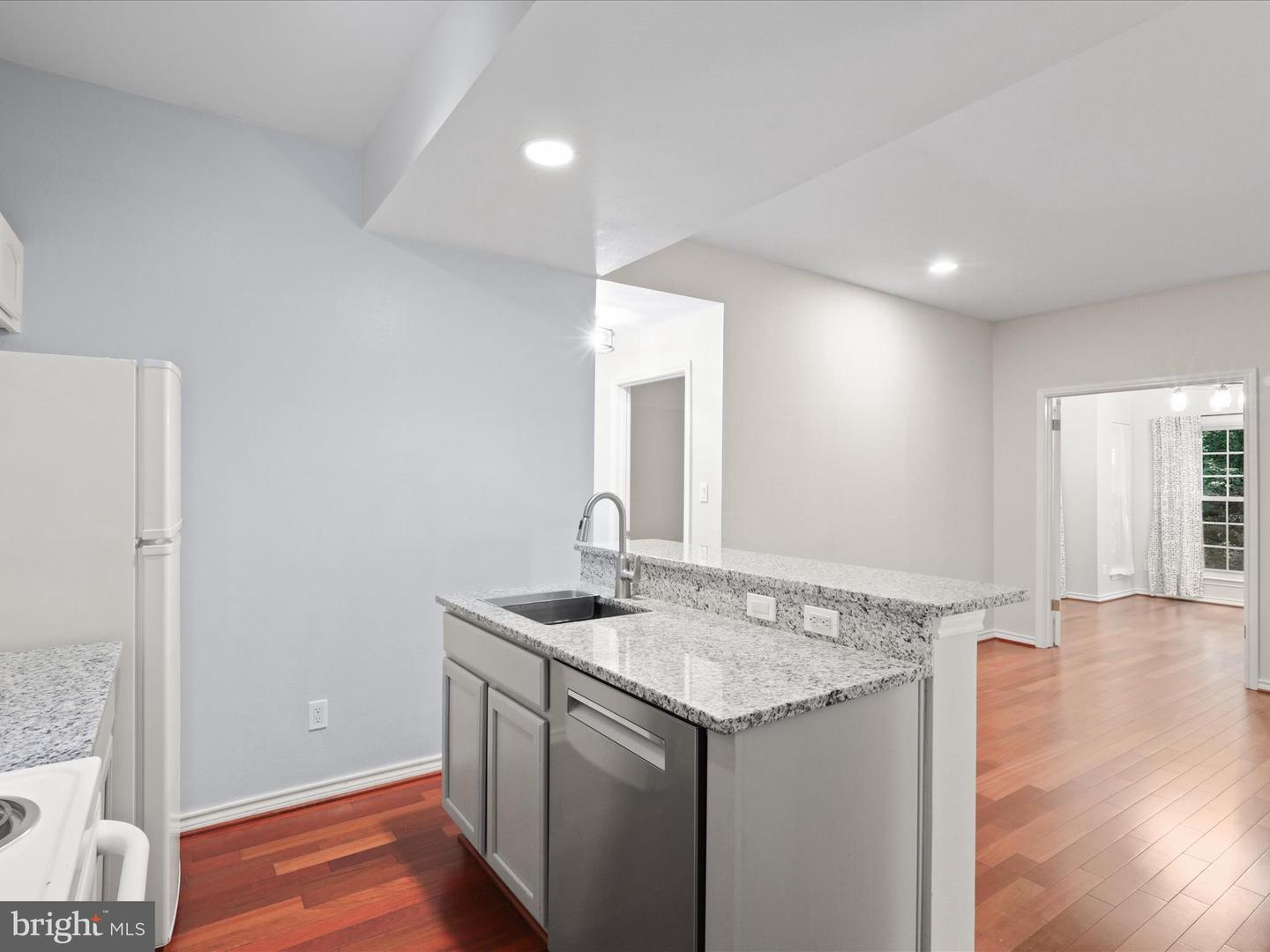 12161 PENDERVIEW TER #906, FAIRFAX, Virginia 22033, 2 Bedrooms Bedrooms, ,1 BathroomBathrooms,Residential,For sale,12161 PENDERVIEW TER #906,VAFX2272622 MLS # VAFX2272622