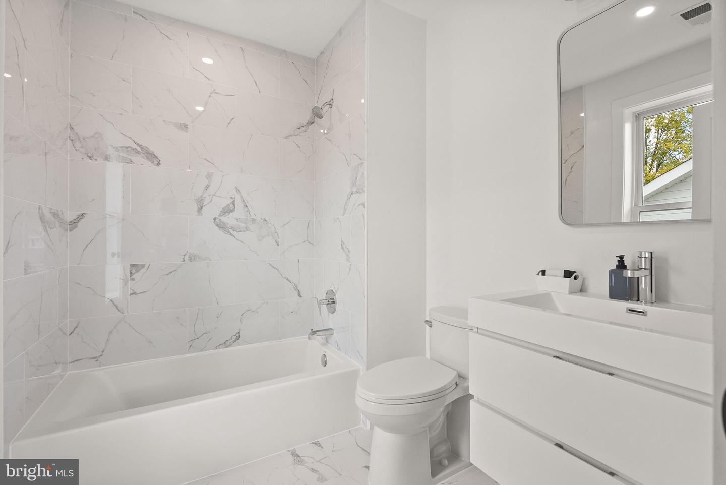 2118 RAND PL NE, WASHINGTON, District Of Columbia 20002, 5 Bedrooms Bedrooms, ,4 BathroomsBathrooms,Residential,For sale,2118 RAND PL NE,DCDC2225354 MLS # DCDC2225354