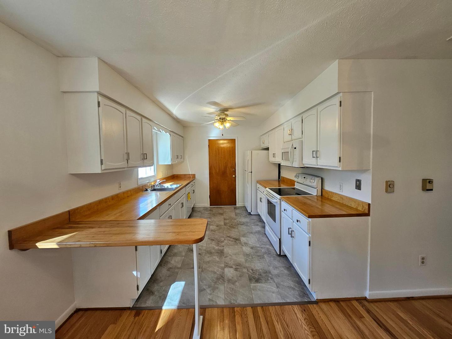 341 WOOD AVE, WINCHESTER, Virginia 22601, 3 Bedrooms Bedrooms, ,2 BathroomsBathrooms,Residential,For sale,341 WOOD AVE,VAWI2009188 MLS # VAWI2009188