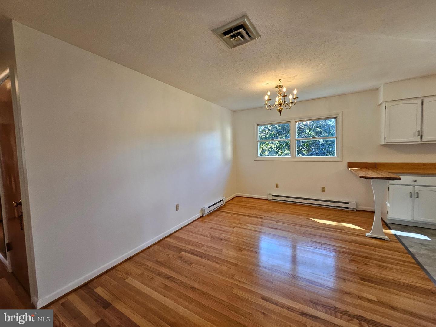 341 WOOD AVE, WINCHESTER, Virginia 22601, 3 Bedrooms Bedrooms, ,2 BathroomsBathrooms,Residential,For sale,341 WOOD AVE,VAWI2009188 MLS # VAWI2009188
