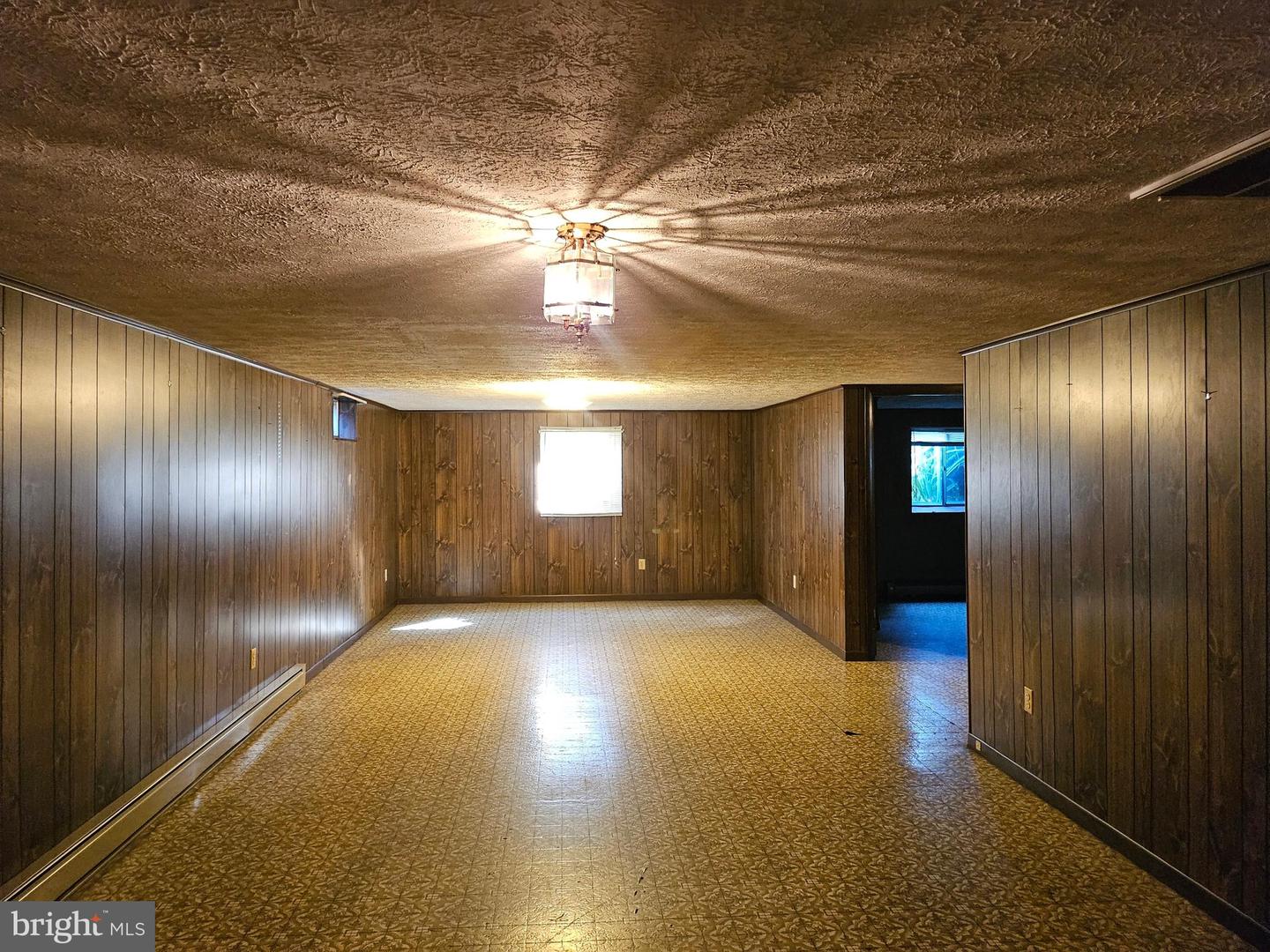 341 WOOD AVE, WINCHESTER, Virginia 22601, 3 Bedrooms Bedrooms, ,2 BathroomsBathrooms,Residential,For sale,341 WOOD AVE,VAWI2009188 MLS # VAWI2009188