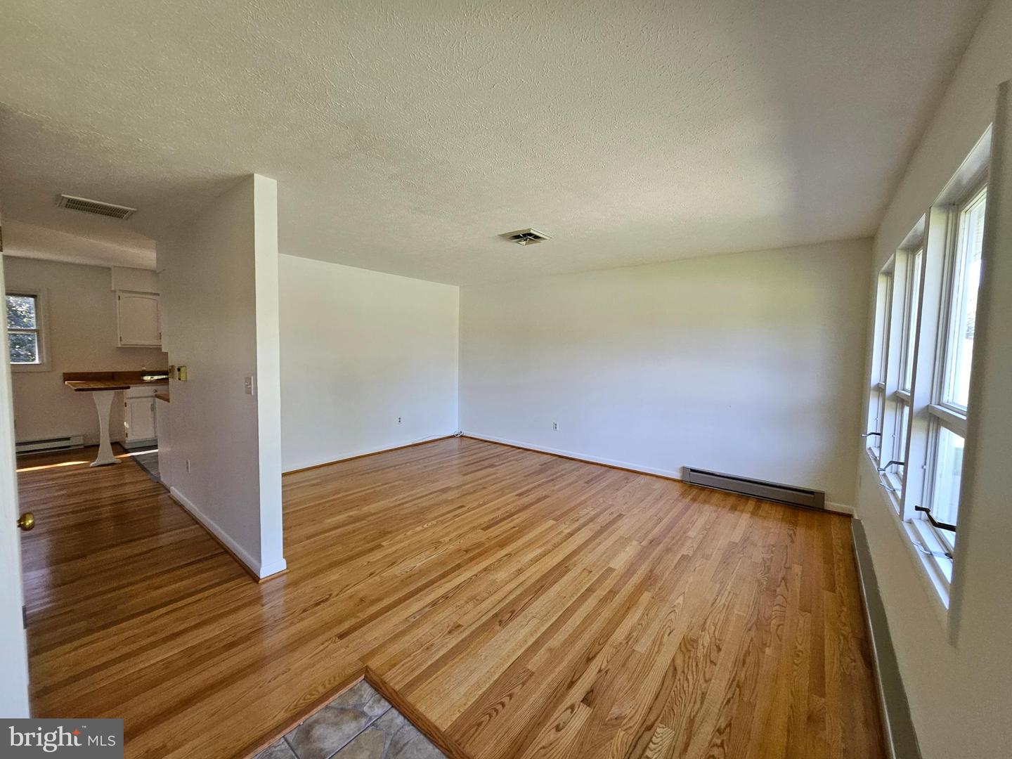 341 WOOD AVE, WINCHESTER, Virginia 22601, 3 Bedrooms Bedrooms, ,2 BathroomsBathrooms,Residential,For sale,341 WOOD AVE,VAWI2009188 MLS # VAWI2009188