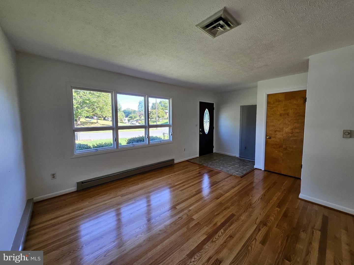 341 WOOD AVE, WINCHESTER, Virginia 22601, 3 Bedrooms Bedrooms, ,2 BathroomsBathrooms,Residential,For sale,341 WOOD AVE,VAWI2009188 MLS # VAWI2009188