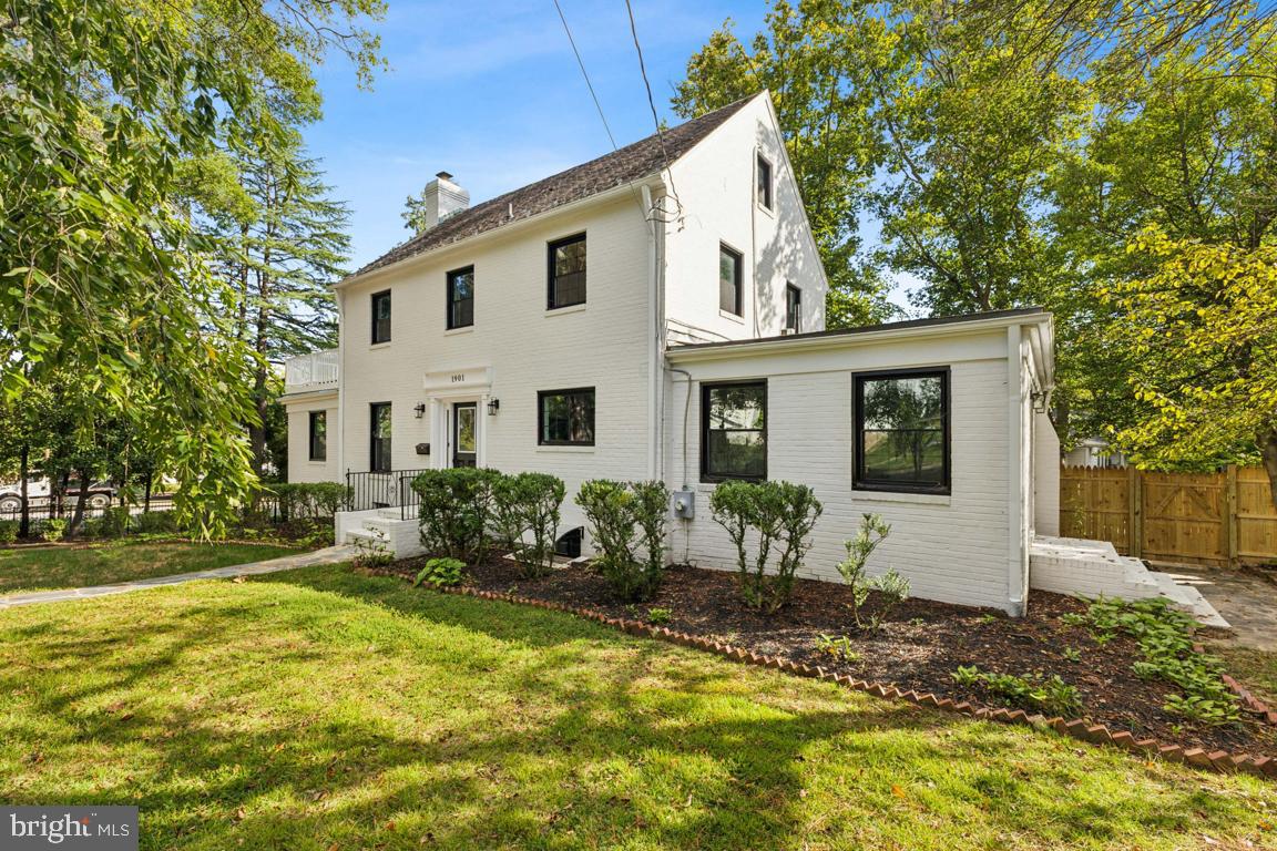 1901 BELLE HAVEN RD, ALEXANDRIA, Virginia 22307, 5 Bedrooms Bedrooms, ,3 BathroomsBathrooms,Residential,For sale,1901 BELLE HAVEN RD,VAFX2272718 MLS # VAFX2272718