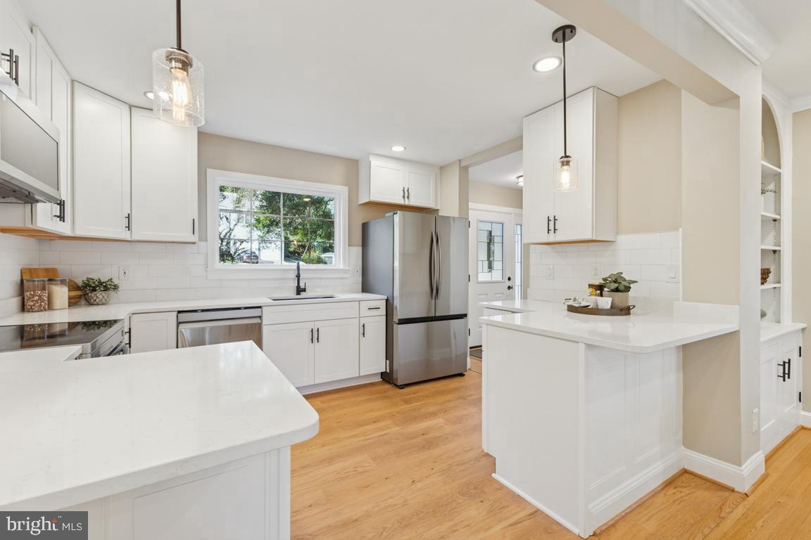 1901 BELLE HAVEN RD, ALEXANDRIA, Virginia 22307, 5 Bedrooms Bedrooms, ,3 BathroomsBathrooms,Residential,For sale,1901 BELLE HAVEN RD,VAFX2272718 MLS # VAFX2272718