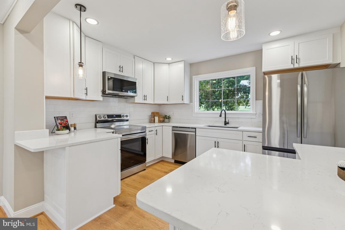 1901 BELLE HAVEN RD, ALEXANDRIA, Virginia 22307, 5 Bedrooms Bedrooms, ,3 BathroomsBathrooms,Residential,For sale,1901 BELLE HAVEN RD,VAFX2272718 MLS # VAFX2272718