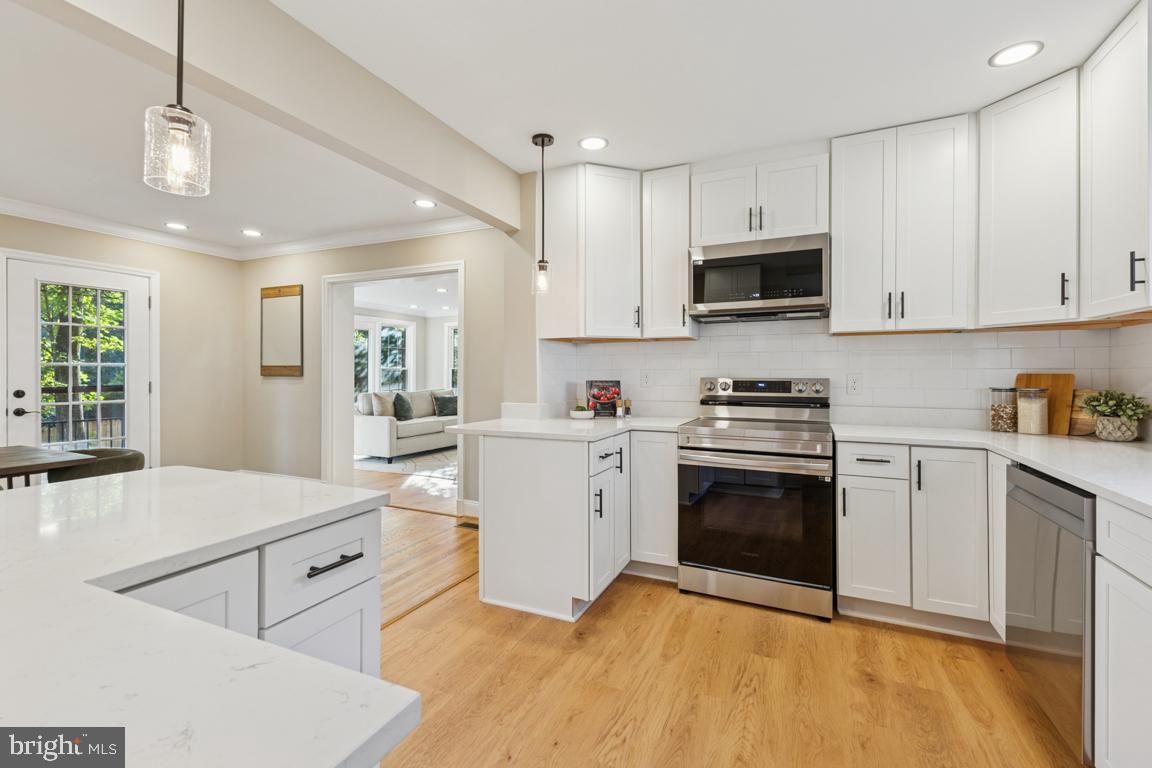 1901 BELLE HAVEN RD, ALEXANDRIA, Virginia 22307, 5 Bedrooms Bedrooms, ,3 BathroomsBathrooms,Residential,For sale,1901 BELLE HAVEN RD,VAFX2272718 MLS # VAFX2272718