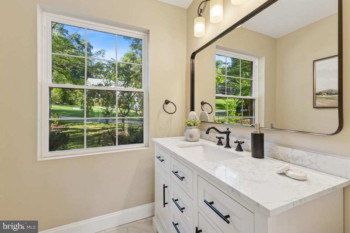 1901 BELLE HAVEN RD, ALEXANDRIA, Virginia 22307, 5 Bedrooms Bedrooms, ,3 BathroomsBathrooms,Residential,For sale,1901 BELLE HAVEN RD,VAFX2272718 MLS # VAFX2272718