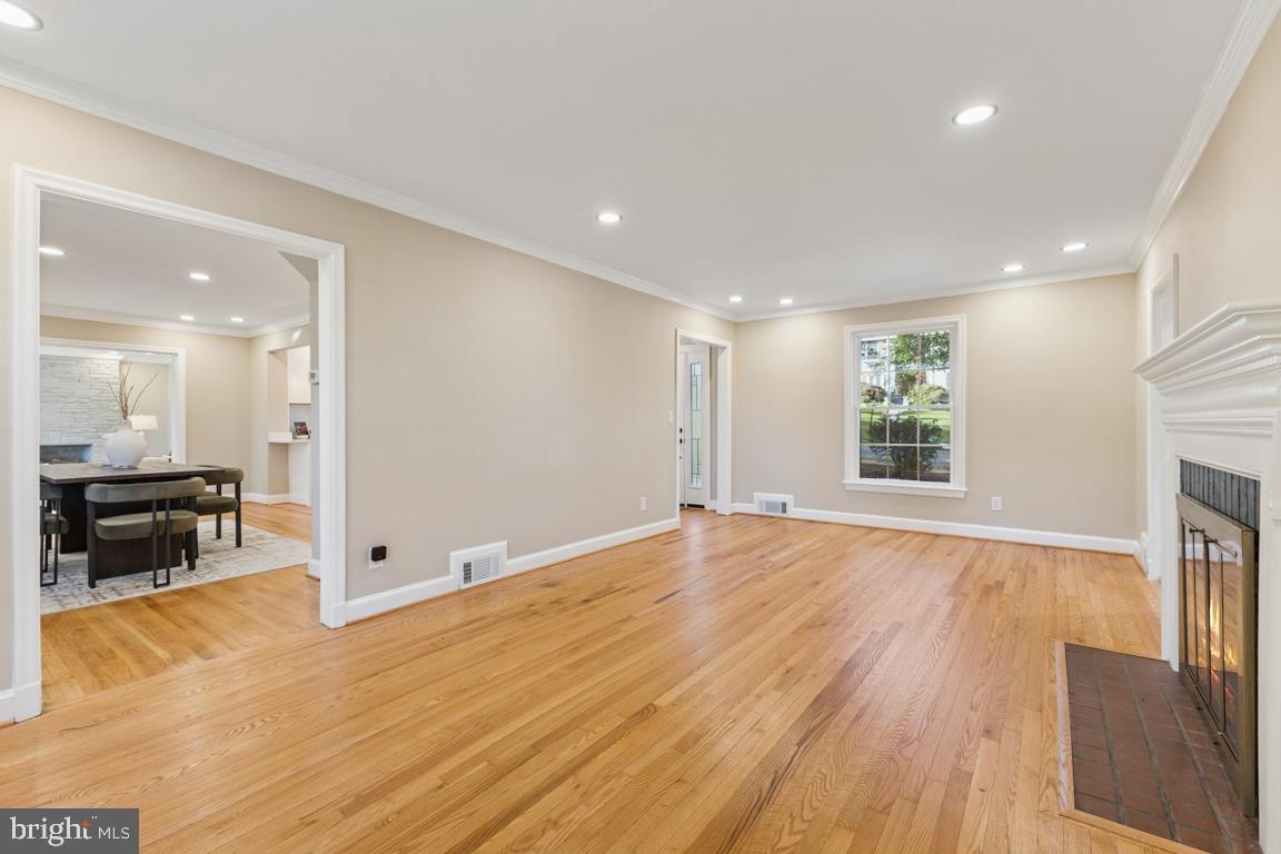 1901 BELLE HAVEN RD, ALEXANDRIA, Virginia 22307, 5 Bedrooms Bedrooms, ,3 BathroomsBathrooms,Residential,For sale,1901 BELLE HAVEN RD,VAFX2272718 MLS # VAFX2272718