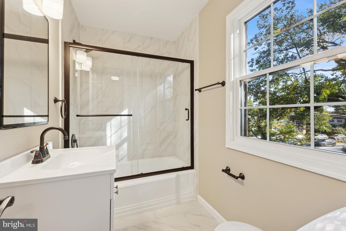 1901 BELLE HAVEN RD, ALEXANDRIA, Virginia 22307, 5 Bedrooms Bedrooms, ,3 BathroomsBathrooms,Residential,For sale,1901 BELLE HAVEN RD,VAFX2272718 MLS # VAFX2272718