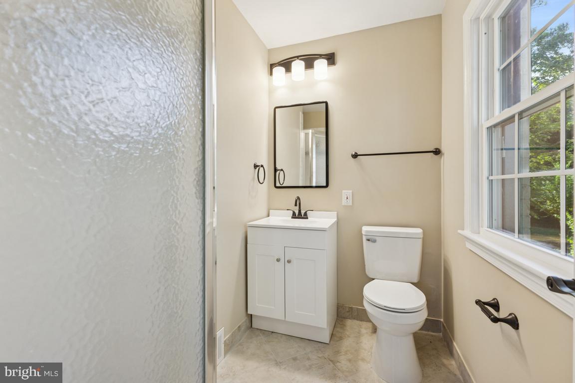 1901 BELLE HAVEN RD, ALEXANDRIA, Virginia 22307, 5 Bedrooms Bedrooms, ,3 BathroomsBathrooms,Residential,For sale,1901 BELLE HAVEN RD,VAFX2272718 MLS # VAFX2272718