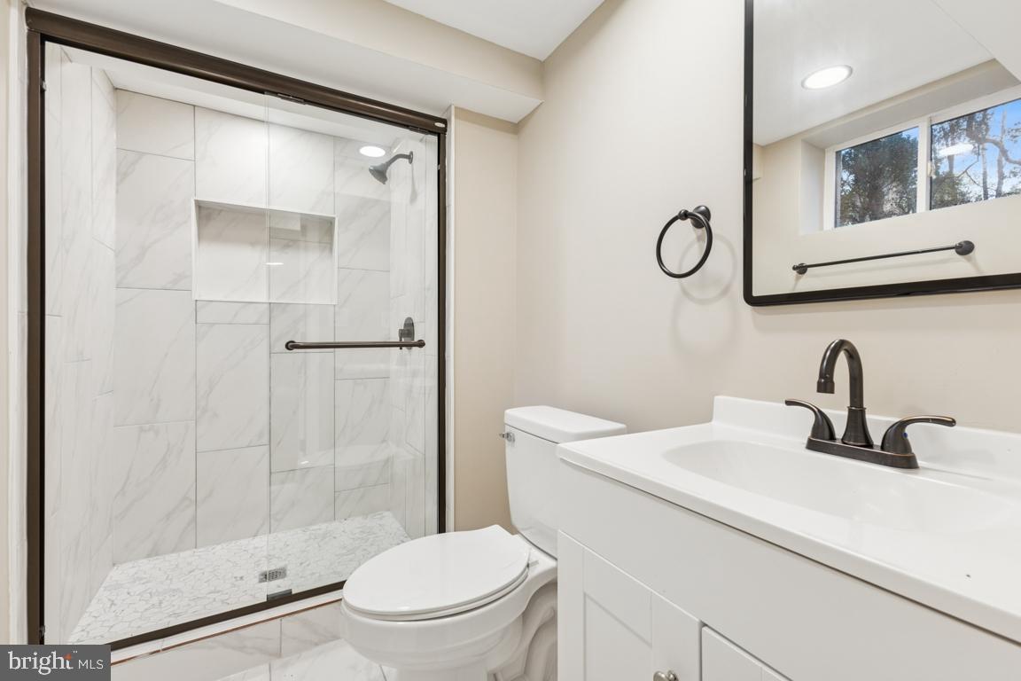 1901 BELLE HAVEN RD, ALEXANDRIA, Virginia 22307, 5 Bedrooms Bedrooms, ,3 BathroomsBathrooms,Residential,For sale,1901 BELLE HAVEN RD,VAFX2272718 MLS # VAFX2272718