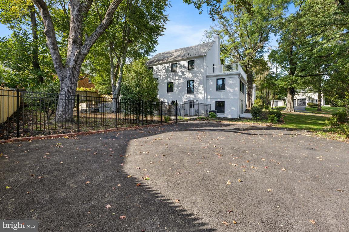 1901 BELLE HAVEN RD, ALEXANDRIA, Virginia 22307, 5 Bedrooms Bedrooms, ,3 BathroomsBathrooms,Residential,For sale,1901 BELLE HAVEN RD,VAFX2272718 MLS # VAFX2272718