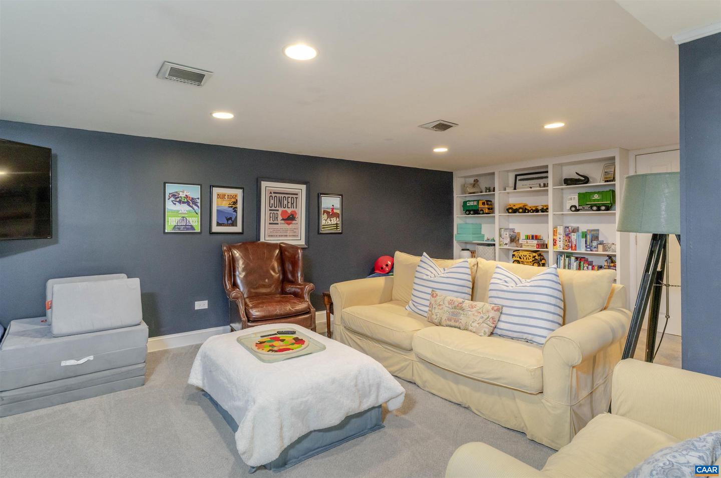2302 WAKEFIELD RD, CHARLOTTESVILLE, Virginia 22901, 4 Bedrooms Bedrooms, ,3 BathroomsBathrooms,Residential,For sale,2302 WAKEFIELD RD,669647 MLS # 669647