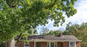 2302 WAKEFIELD RD, CHARLOTTESVILLE, Virginia 22901, 4 Bedrooms Bedrooms, ,3 BathroomsBathrooms,Residential,For sale,2302 WAKEFIELD RD,669647 MLS # 669647