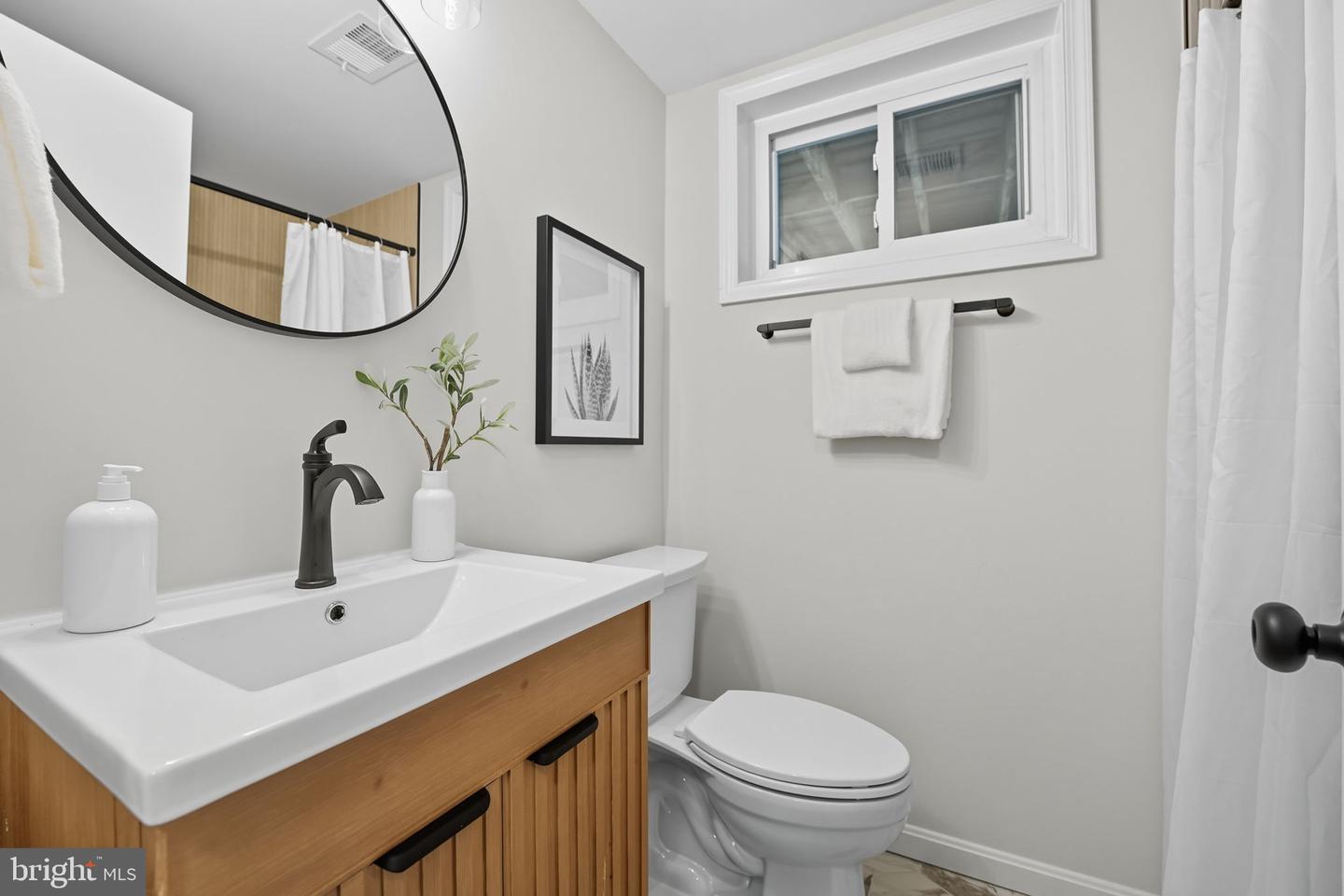 4512 SLEAFORD RD, ANNANDALE, Virginia 22003, 5 Bedrooms Bedrooms, ,3 BathroomsBathrooms,Residential,For sale,4512 SLEAFORD RD,VAFX2272754 MLS # VAFX2272754