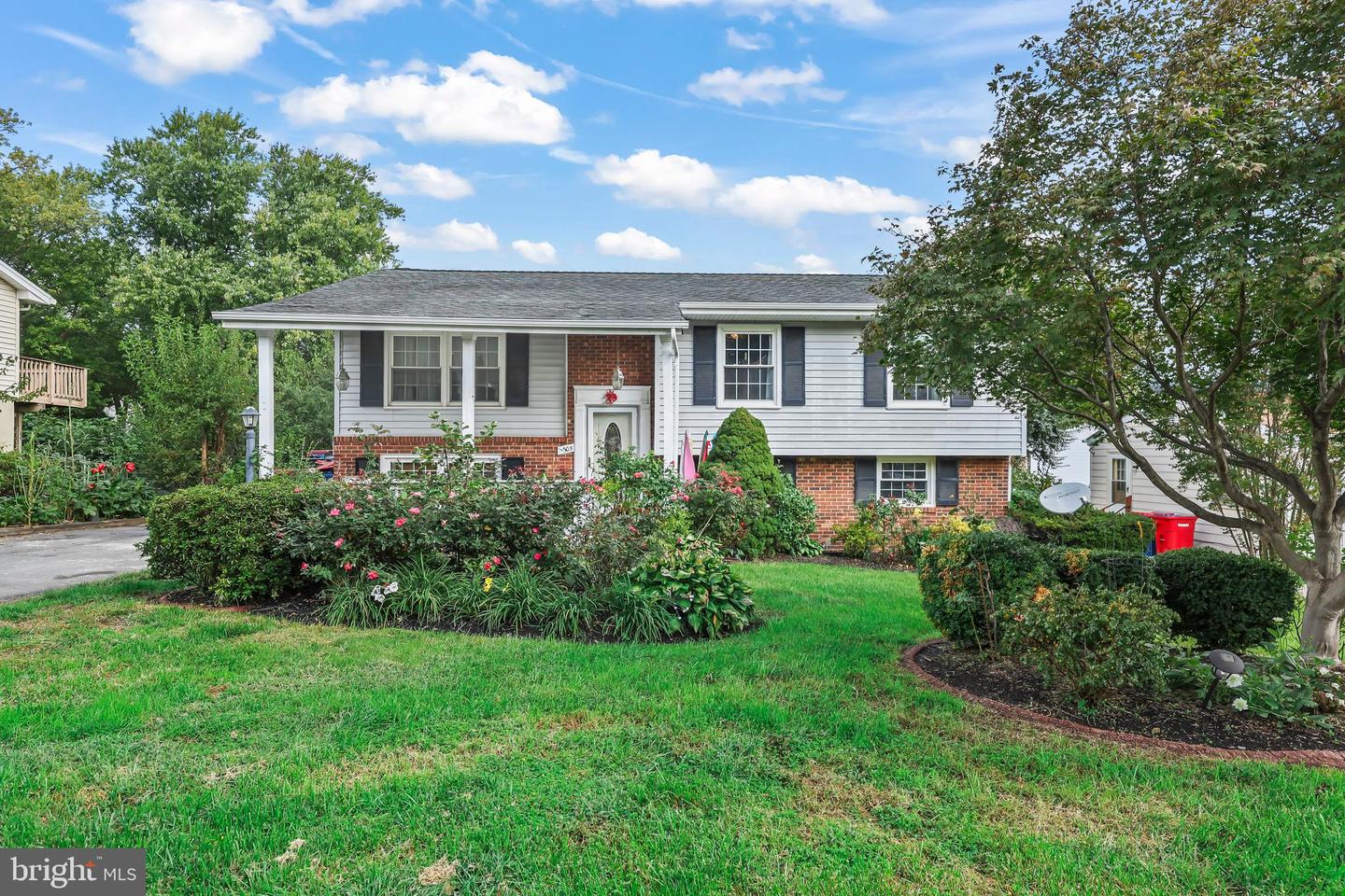 1305 E MAPLE AVE, STERLING, Virginia 20164, 5 Bedrooms Bedrooms, ,3 BathroomsBathrooms,Residential,For sale,1305 E MAPLE AVE,VALO2108286 MLS # VALO2108286