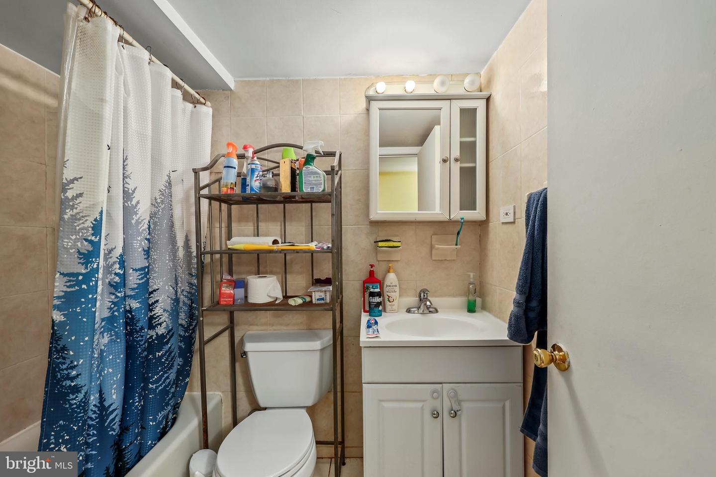 1305 E MAPLE AVE, STERLING, Virginia 20164, 5 Bedrooms Bedrooms, ,3 BathroomsBathrooms,Residential,For sale,1305 E MAPLE AVE,VALO2108286 MLS # VALO2108286