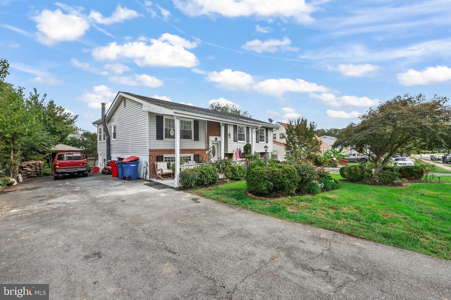 1305 E MAPLE AVE, STERLING, Virginia 20164, 5 Bedrooms Bedrooms, ,3 BathroomsBathrooms,Residential,For sale,1305 E MAPLE AVE,VALO2108286 MLS # VALO2108286