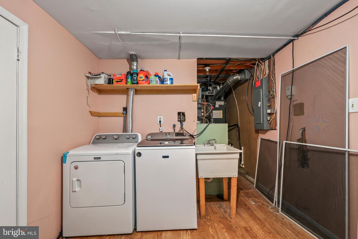 1305 E MAPLE AVE, STERLING, Virginia 20164, 5 Bedrooms Bedrooms, ,3 BathroomsBathrooms,Residential,For sale,1305 E MAPLE AVE,VALO2108286 MLS # VALO2108286