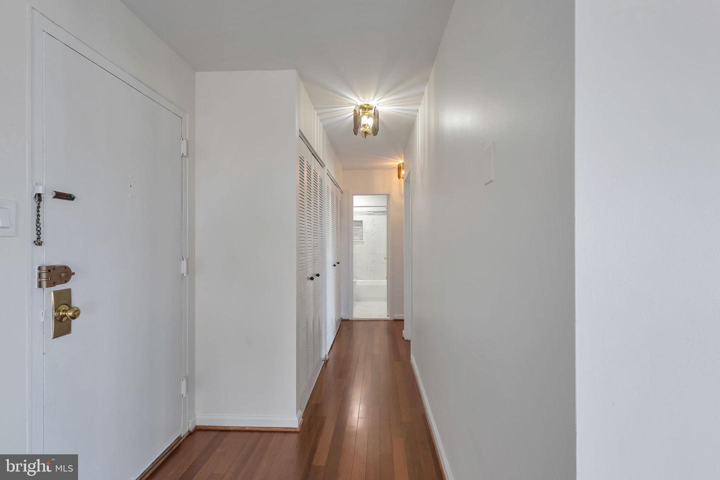 5250 VALLEY FORGE DR #802, ALEXANDRIA, Virginia 22304, 2 Bedrooms Bedrooms, 5 Rooms Rooms,2 BathroomsBathrooms,Residential,For sale,5250 VALLEY FORGE DR #802,VAAX2050524 MLS # VAAX2050524