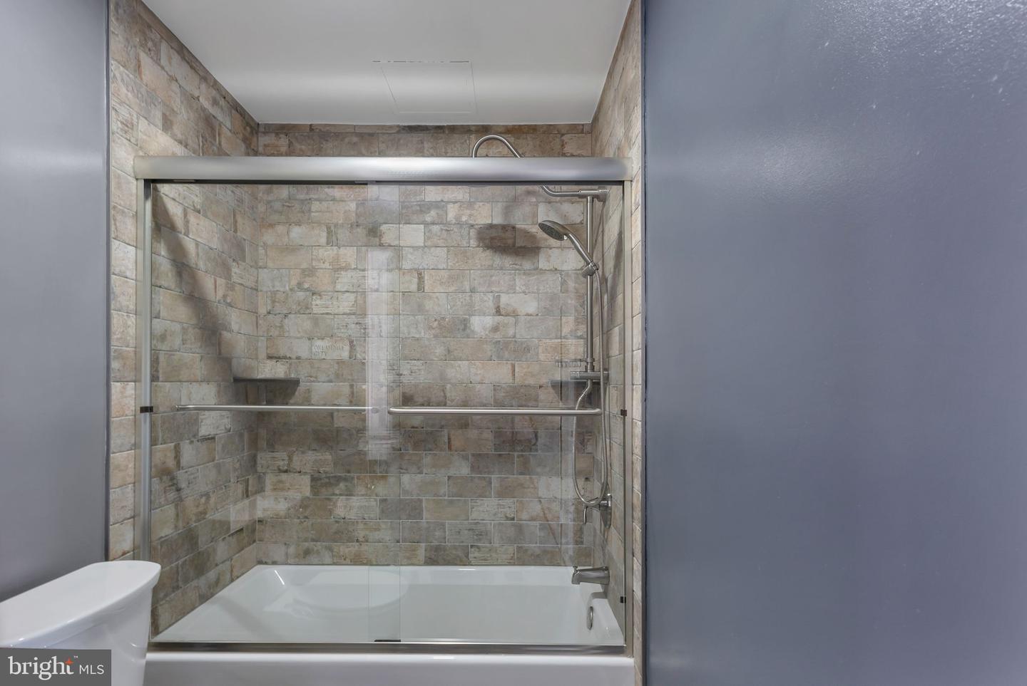 5250 VALLEY FORGE DR #802, ALEXANDRIA, Virginia 22304, 2 Bedrooms Bedrooms, 5 Rooms Rooms,2 BathroomsBathrooms,Residential,For sale,5250 VALLEY FORGE DR #802,VAAX2050524 MLS # VAAX2050524