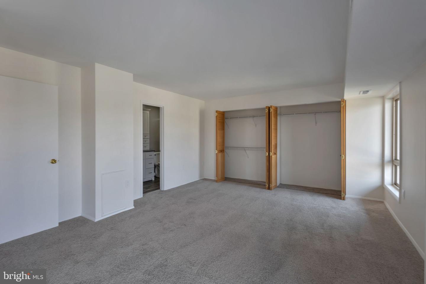 5250 VALLEY FORGE DR #802, ALEXANDRIA, Virginia 22304, 2 Bedrooms Bedrooms, 5 Rooms Rooms,2 BathroomsBathrooms,Residential,For sale,5250 VALLEY FORGE DR #802,VAAX2050524 MLS # VAAX2050524