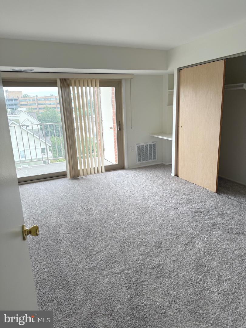 5250 VALLEY FORGE DR #802, ALEXANDRIA, Virginia 22304, 2 Bedrooms Bedrooms, 5 Rooms Rooms,2 BathroomsBathrooms,Residential,For sale,5250 VALLEY FORGE DR #802,VAAX2050524 MLS # VAAX2050524