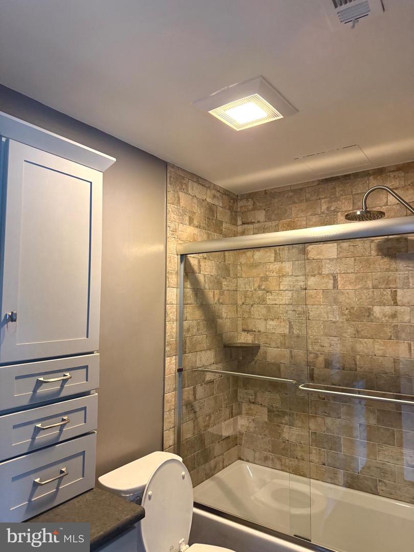 5250 VALLEY FORGE DR #802, ALEXANDRIA, Virginia 22304, 2 Bedrooms Bedrooms, 5 Rooms Rooms,2 BathroomsBathrooms,Residential,For sale,5250 VALLEY FORGE DR #802,VAAX2050524 MLS # VAAX2050524