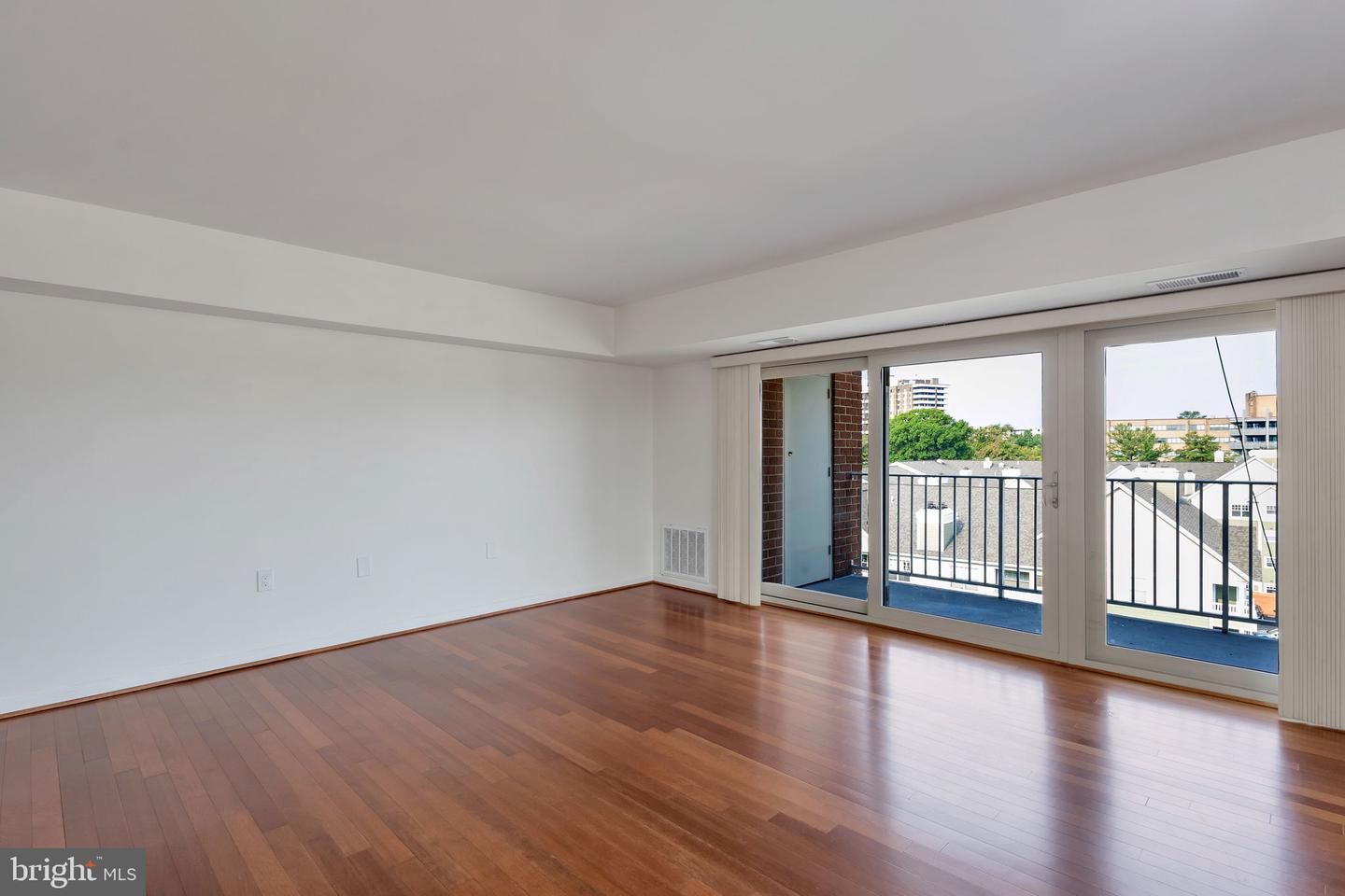 5250 VALLEY FORGE DR #802, ALEXANDRIA, Virginia 22304, 2 Bedrooms Bedrooms, 5 Rooms Rooms,2 BathroomsBathrooms,Residential,For sale,5250 VALLEY FORGE DR #802,VAAX2050524 MLS # VAAX2050524