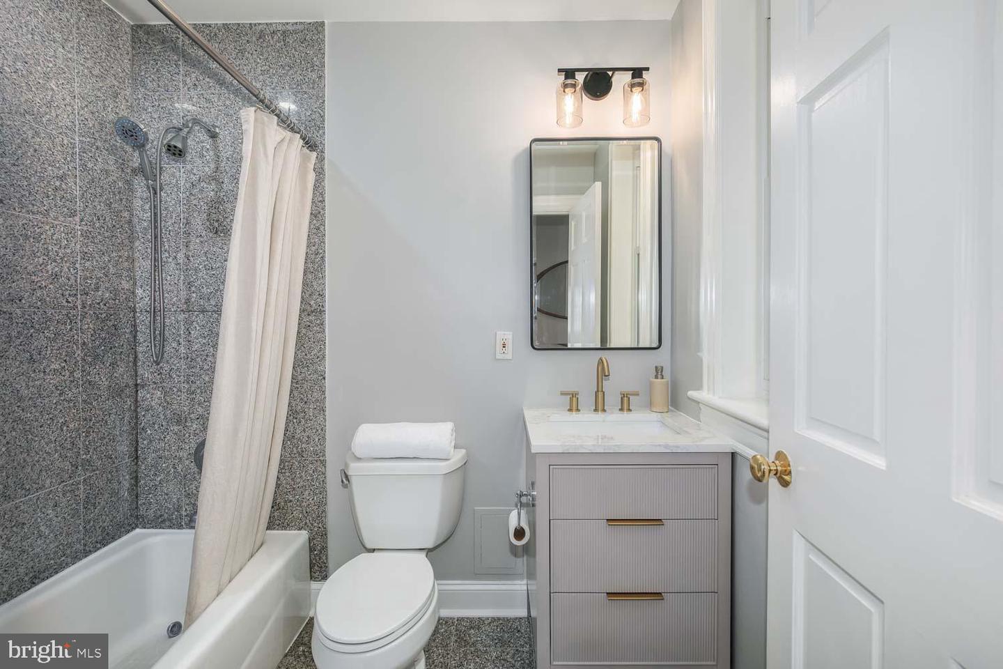 1212 M ST NW #401, WASHINGTON, District Of Columbia 20005, 1 Bedroom Bedrooms, ,1 BathroomBathrooms,Residential,For sale,1212 M ST NW #401,DCDC2225610 MLS # DCDC2225610