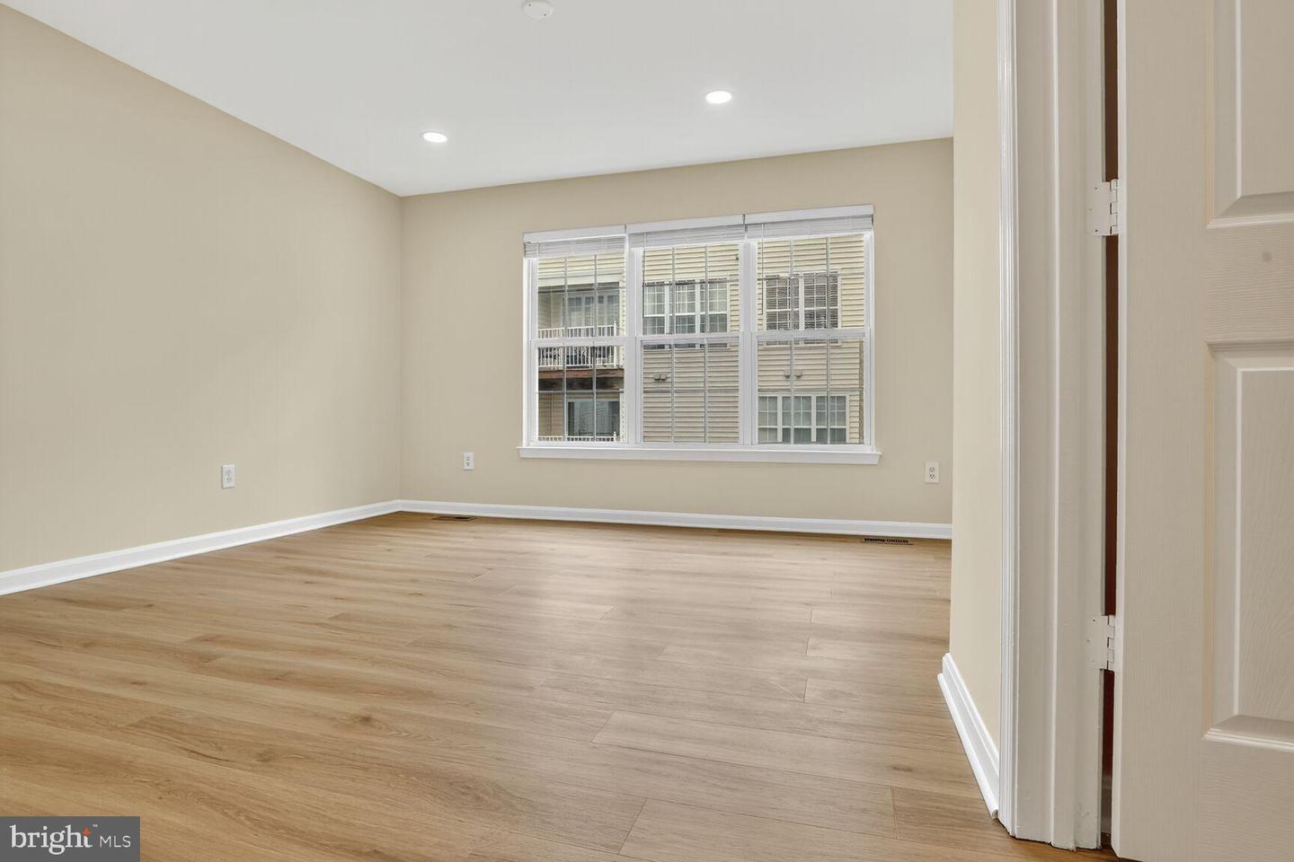 2492 QUICK ST #103, HERNDON, Virginia 20171, 2 Bedrooms Bedrooms, 11 Rooms Rooms,2 BathroomsBathrooms,Residential,For sale,2492 QUICK ST #103,VAFX2272670 MLS # VAFX2272670