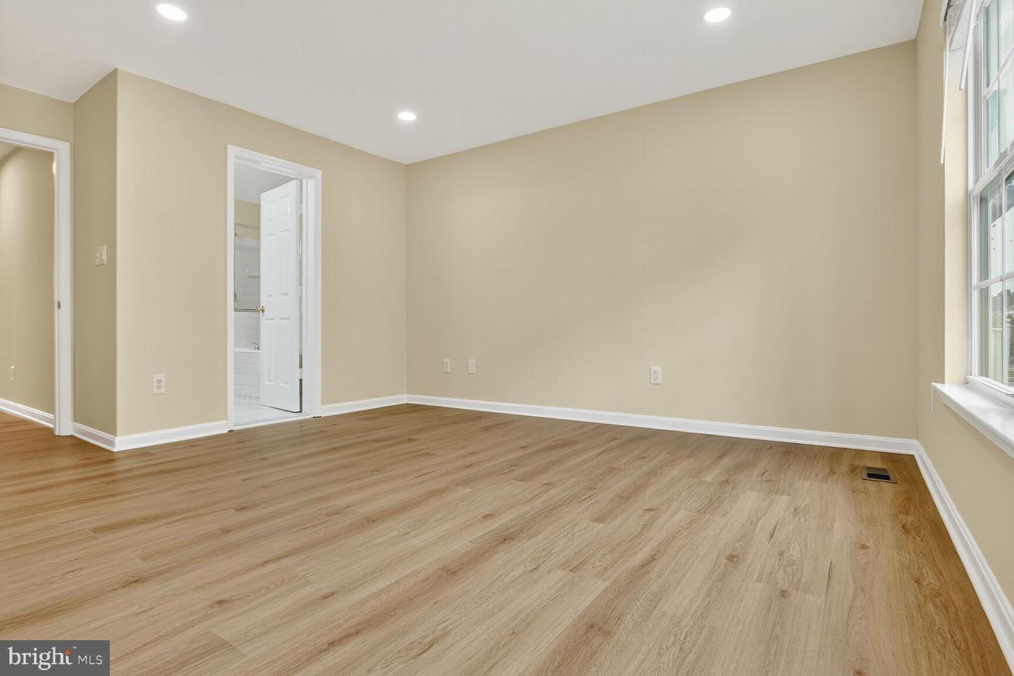 2492 QUICK ST #103, HERNDON, Virginia 20171, 2 Bedrooms Bedrooms, 11 Rooms Rooms,2 BathroomsBathrooms,Residential,For sale,2492 QUICK ST #103,VAFX2272670 MLS # VAFX2272670
