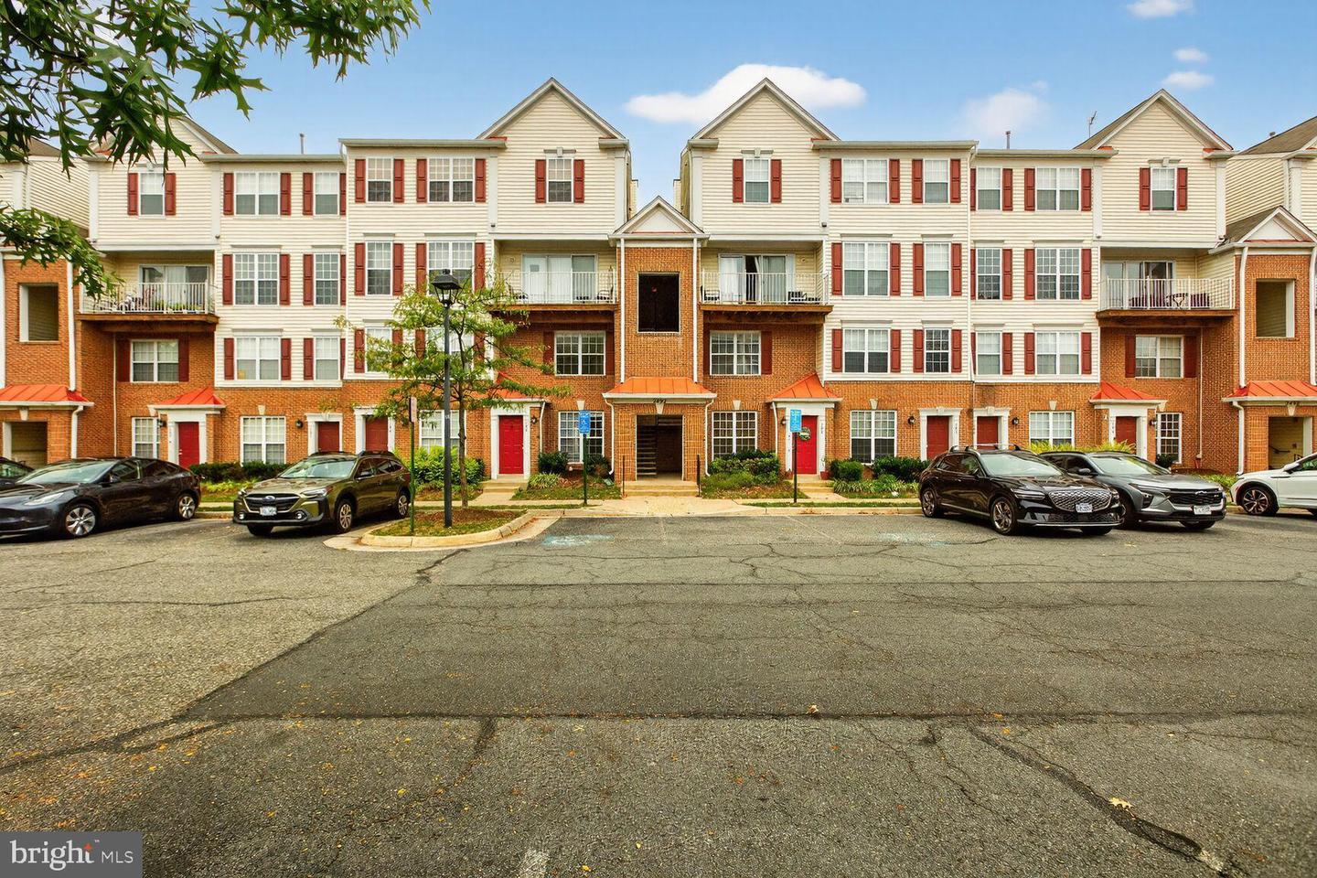 2492 QUICK ST #103, HERNDON, Virginia 20171, 2 Bedrooms Bedrooms, 11 Rooms Rooms,2 BathroomsBathrooms,Residential,For sale,2492 QUICK ST #103,VAFX2272670 MLS # VAFX2272670