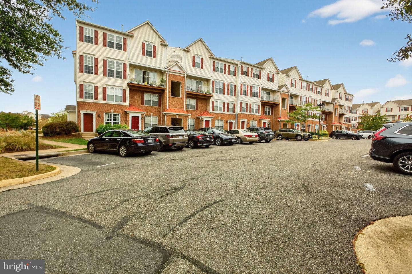 2492 QUICK ST #103, HERNDON, Virginia 20171, 2 Bedrooms Bedrooms, 11 Rooms Rooms,2 BathroomsBathrooms,Residential,For sale,2492 QUICK ST #103,VAFX2272670 MLS # VAFX2272670