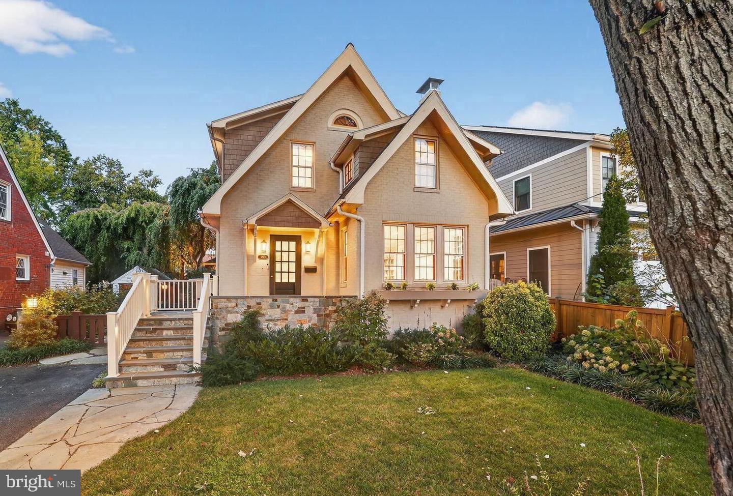 2515 N JEFFERSON ST N, ARLINGTON, Virginia 22207, 5 Bedrooms Bedrooms, ,4 BathroomsBathrooms,Residential,For sale,2515 N JEFFERSON ST N,VAAR2064558 MLS # VAAR2064558