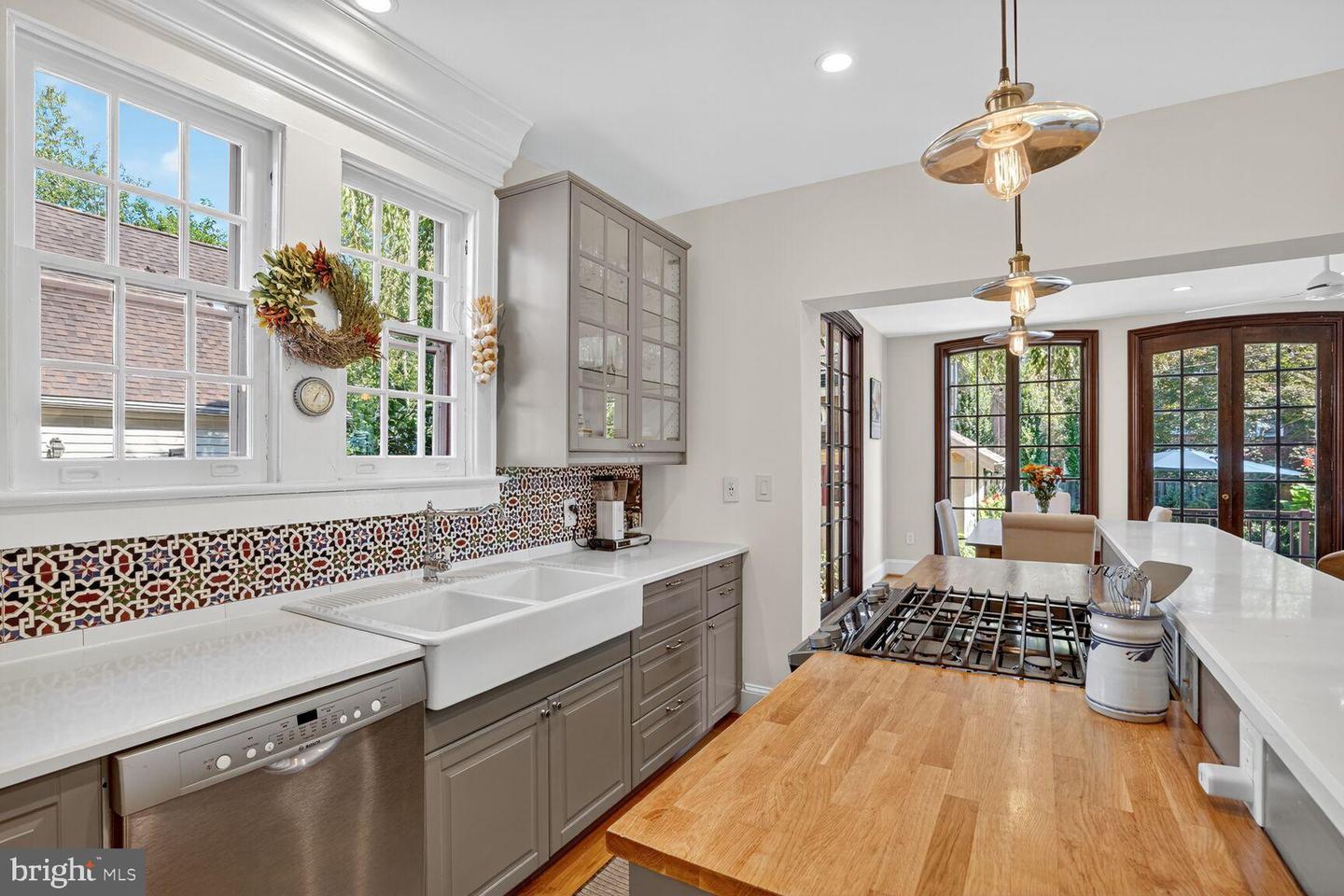 2515 N JEFFERSON ST N, ARLINGTON, Virginia 22207, 5 Bedrooms Bedrooms, ,4 BathroomsBathrooms,Residential,For sale,2515 N JEFFERSON ST N,VAAR2064558 MLS # VAAR2064558
