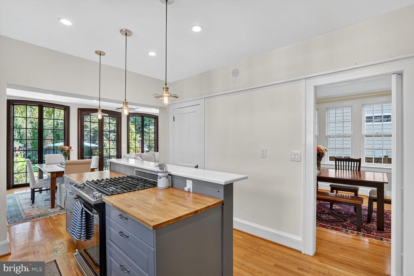 2515 N JEFFERSON ST N, ARLINGTON, Virginia 22207, 5 Bedrooms Bedrooms, ,4 BathroomsBathrooms,Residential,For sale,2515 N JEFFERSON ST N,VAAR2064558 MLS # VAAR2064558