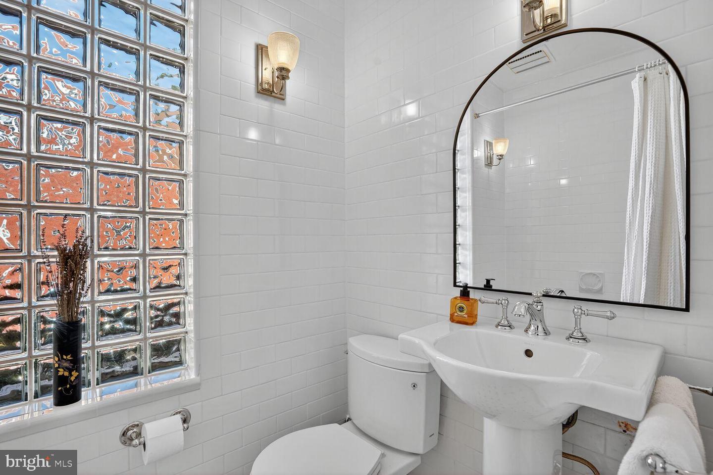 2515 N JEFFERSON ST N, ARLINGTON, Virginia 22207, 5 Bedrooms Bedrooms, ,4 BathroomsBathrooms,Residential,For sale,2515 N JEFFERSON ST N,VAAR2064558 MLS # VAAR2064558