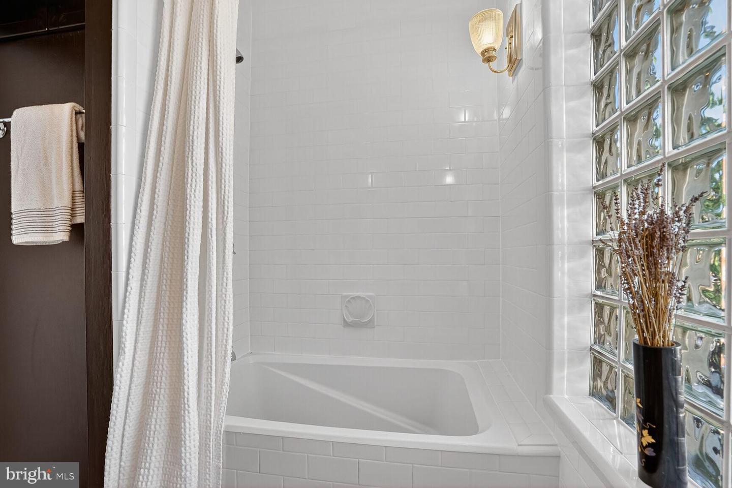 2515 N JEFFERSON ST N, ARLINGTON, Virginia 22207, 5 Bedrooms Bedrooms, ,4 BathroomsBathrooms,Residential,For sale,2515 N JEFFERSON ST N,VAAR2064558 MLS # VAAR2064558