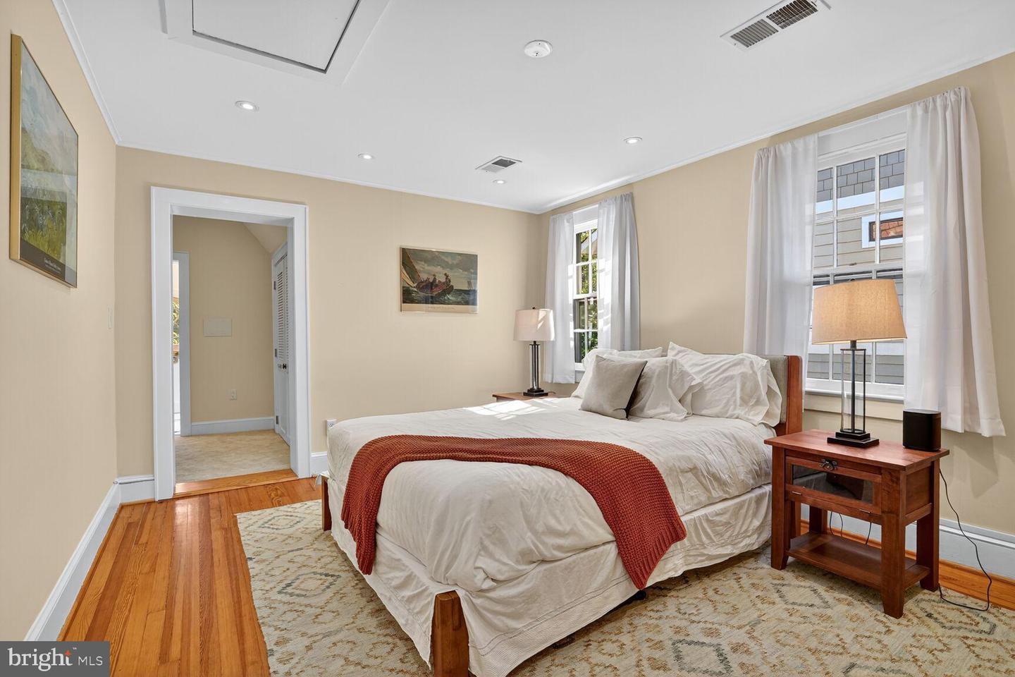 2515 N JEFFERSON ST N, ARLINGTON, Virginia 22207, 5 Bedrooms Bedrooms, ,4 BathroomsBathrooms,Residential,For sale,2515 N JEFFERSON ST N,VAAR2064558 MLS # VAAR2064558