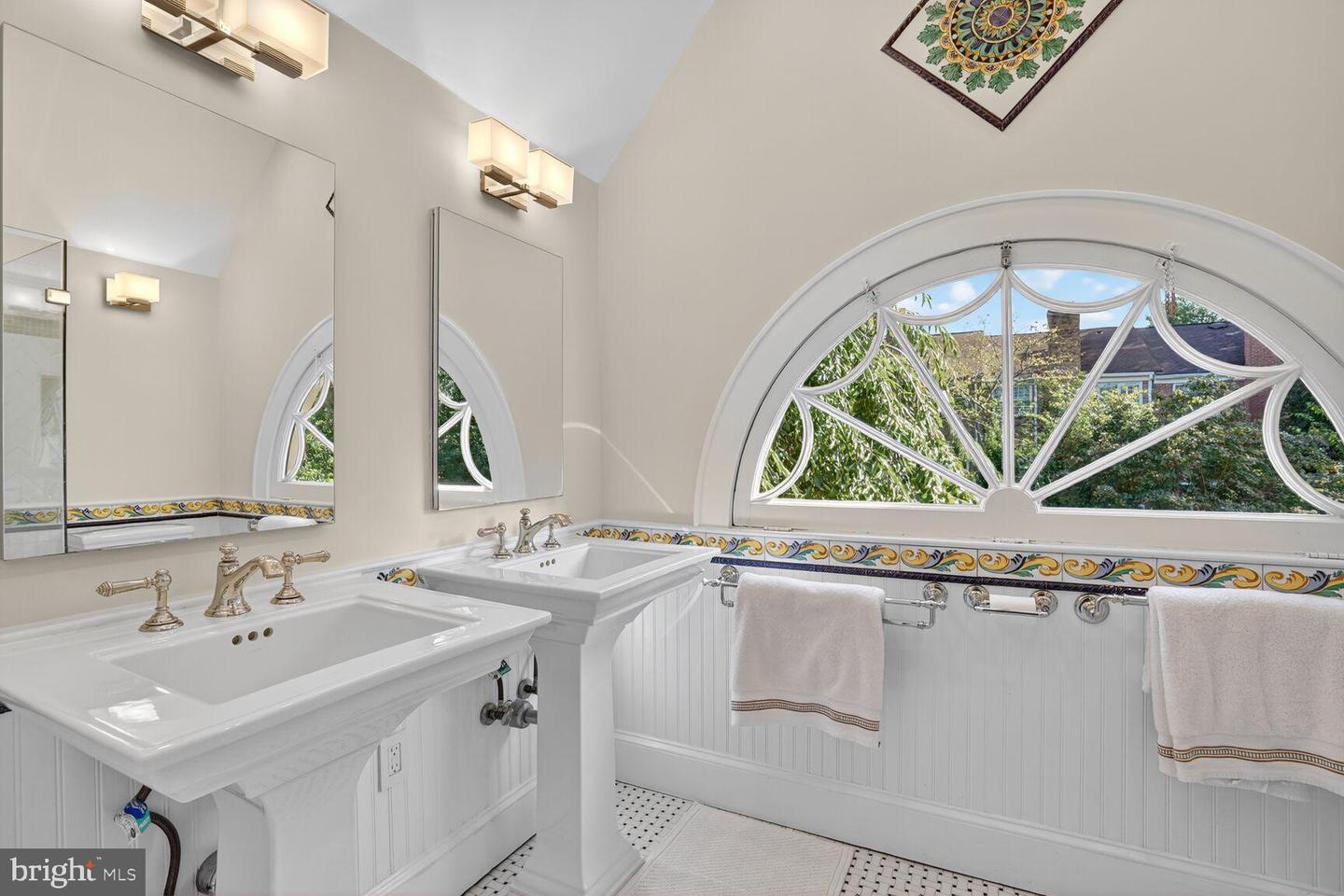 2515 N JEFFERSON ST N, ARLINGTON, Virginia 22207, 5 Bedrooms Bedrooms, ,4 BathroomsBathrooms,Residential,For sale,2515 N JEFFERSON ST N,VAAR2064558 MLS # VAAR2064558