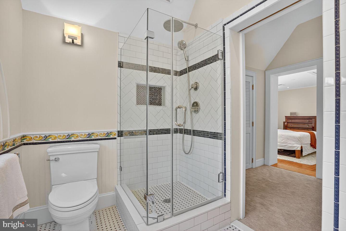 2515 N JEFFERSON ST N, ARLINGTON, Virginia 22207, 5 Bedrooms Bedrooms, ,4 BathroomsBathrooms,Residential,For sale,2515 N JEFFERSON ST N,VAAR2064558 MLS # VAAR2064558