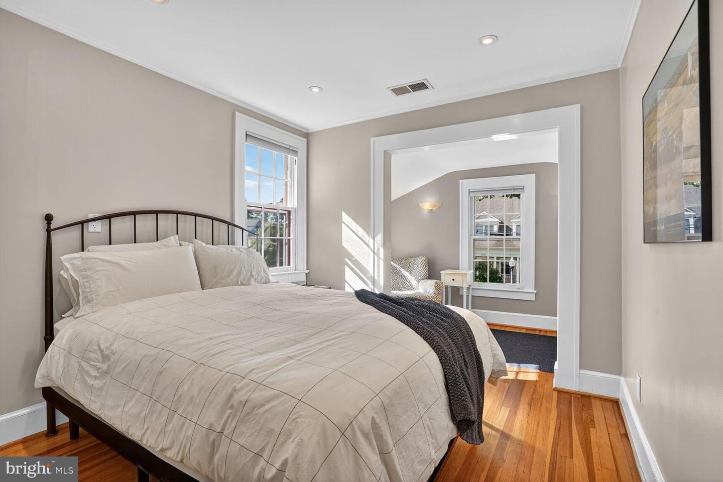 2515 N JEFFERSON ST N, ARLINGTON, Virginia 22207, 5 Bedrooms Bedrooms, ,4 BathroomsBathrooms,Residential,For sale,2515 N JEFFERSON ST N,VAAR2064558 MLS # VAAR2064558