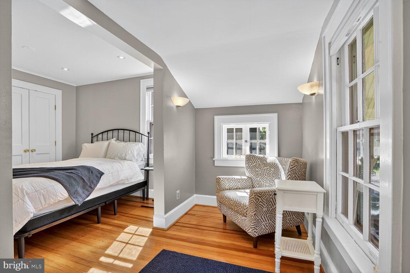2515 N JEFFERSON ST N, ARLINGTON, Virginia 22207, 5 Bedrooms Bedrooms, ,4 BathroomsBathrooms,Residential,For sale,2515 N JEFFERSON ST N,VAAR2064558 MLS # VAAR2064558