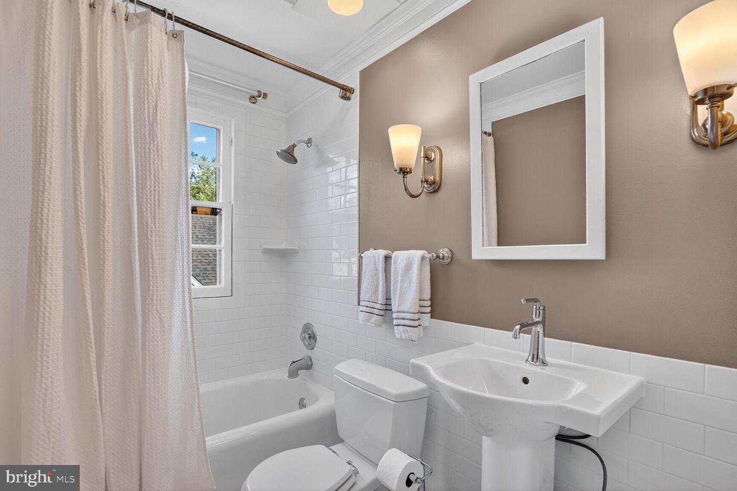 2515 N JEFFERSON ST N, ARLINGTON, Virginia 22207, 5 Bedrooms Bedrooms, ,4 BathroomsBathrooms,Residential,For sale,2515 N JEFFERSON ST N,VAAR2064558 MLS # VAAR2064558